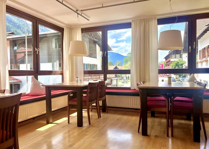Hotel Garni Koenigslinde - Wandern, Radeln, Skifahren & Geniessen 3*