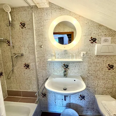 Hotel Hotel Garni Koenigslinde - Wandern, Radeln, Skifahren & Geniessen 3*